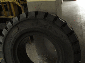 廣州市碼頭堆場(chǎng)拖掛車實(shí)心輪胎11.00 12實(shí)心輪胎朗琴?gòu)S家直銷